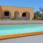 Lucia مارينا دي بيسكولوس