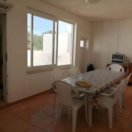 Lucia مارينا دي بيسكولوس